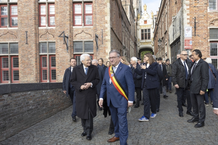 Il Presidente della Repubblica Sergio Mattarella con il Sindaco di Bruges visita la città
