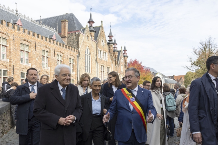 Il Presidente della Repubblica Sergio Mattarella con il Sindaco di Bruges visita la città
