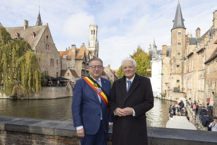 Il Presidente della Repubblica Sergio Mattarella con il Sindaco di Bruges visita la città
