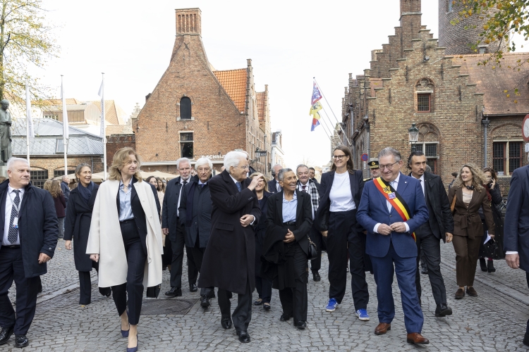 Il Presidente della Repubblica Sergio Mattarella con il Sindaco di Bruges visita la città
