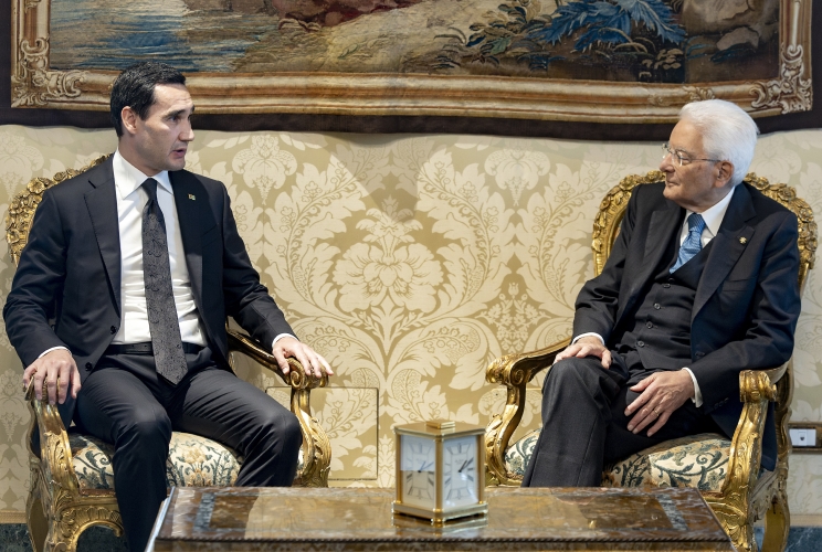 Il Presidente Sergio Mattarella e Serdar Berdimuhamedov, Presidente delTurkmenistan, nel corso dei colloqui