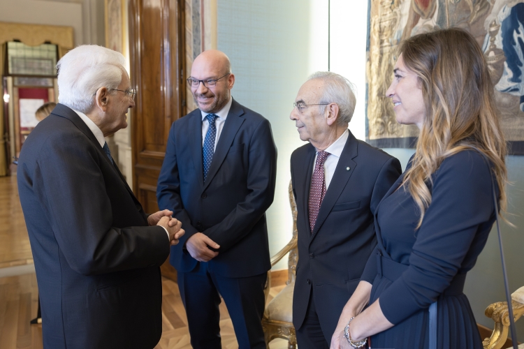 Il Presidente della Repubblica Sergio Mattarella con Lorenzo Fontana, Presidente della Camera dei deputati, Giovanni Amoroso, Presidente della Corte costituzionale e con Maria Domenica Castellone Vice Presidente del Senato della Repubblica,in occasione della cerimonia di consegna delle insegne di Cavaliere dell’Ordine “Al Merito del Lavoro” ai Cavalieri del Lavoro nominati il 2 giugno 2025
