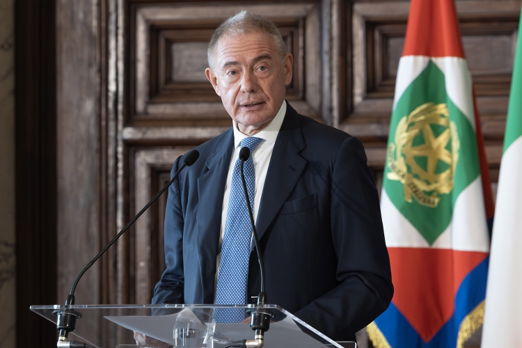 Il Ministro delle imprese e del made in Italy, Adolfo Urso, in occasione della cerimonia di consegna delle insegne di Cavaliere dell’Ordine “Al Merito del Lavoro” ai Cavalieri del Lavoro nominati il 2 giugno 2025

