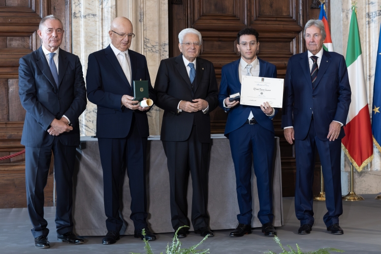 Il Presidente Sergio Mattarella con l'Alfiere del Lavoro Alfredo Marco Caccamo
