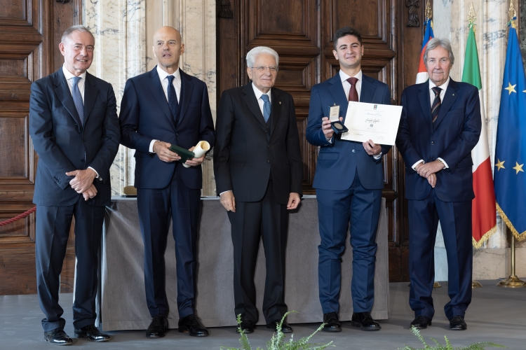 Il Presidente Sergio Mattarella con l'Alfiere del Lavoro Giorgio Giglio
