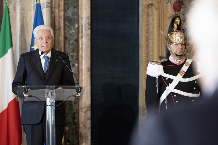 Il Presidente Sergio Mattarella rivolge il suo indirizzo di saluto in occasione della cerimonia di consegna delle insegne di Cavaliere dell’Ordine “Al Merito del Lavoro” ai Cavalieri del Lavoro nominati il 2 giugno 2025
