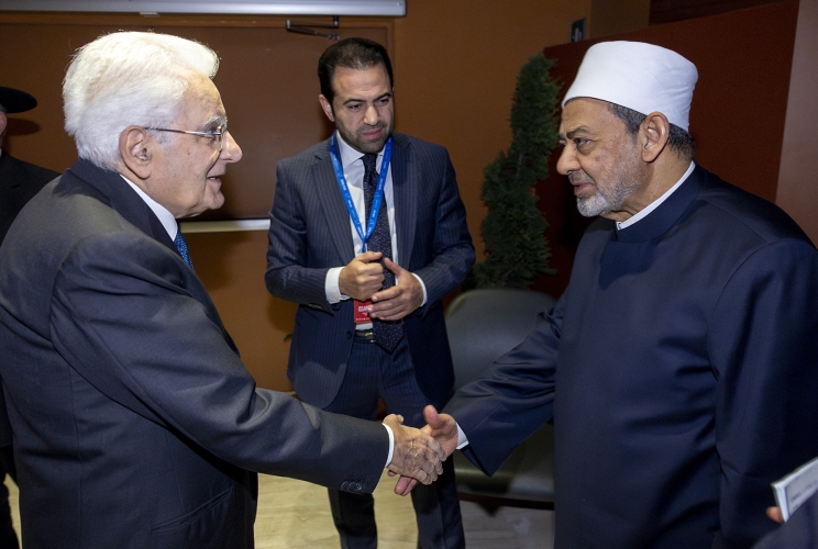 Il Presidente della Repubblica Sergio Mattarella con Ahmed Al-Tayyeb, Grande Imam di Al-Azhar-Egitto,  in occasione dell’incontro internazionale per la pace dal titolo “Osare la pace-Religioni e Culture in dialogo”