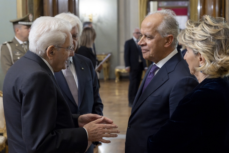 Il Presidente Sergio Mattarella con il Prefetto Matteo Piantedosi, Ministro dell’Interno, in occasione dell'incontro con i Prefetti e i Consiglieri di nuova nomina