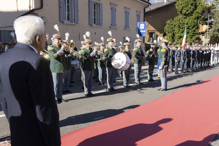 Il Presidente della Repubblica Sergio Mattarella alla cerimonia del 100° anniversario del Gruppo sciatori “Fiamme gialle” e del 60° anniversario del Soccorso alpino della Guardia di Finanza
