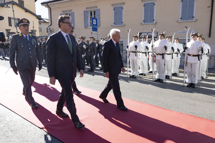 Il Presidente della Repubblica Sergio Mattarella alla cerimonia del 100° anniversario del Gruppo sciatori “Fiamme gialle” e del 60° anniversario del Soccorso alpino della Guardia di Finanza
