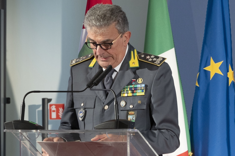 Andrea De Gennaro, Comandante generale della Guardia, in occasione della cerimonia del 100° anniversario del Gruppo sciatori “Fiamme gialle” e del 60° anniversario del Soccorso alpino della Guardia di Finanza 
