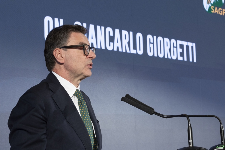 Giancarlo Giorgetti, Ministro dell’economia e delle finanze, in occasione della cerimonia del 100° anniversario del Gruppo sciatori “Fiamme gialle” e del 60° anniversario del Soccorso alpino della Guardia di Finanza 
