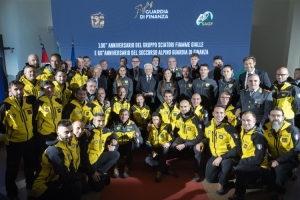 Il Presidente della Repubblica Sergio Mattarella alla cerimonia del 100° anniversario del Gruppo sciatori “Fiamme gialle” e del 60° anniversario del Soccorso alpino della Guardia di Finanza
