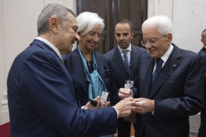 Il Presidente della Repubblica Sergio Mattarella con Christine Lagarde, Presidente della Banca Centrale
Europea, e con Fabio Panetta, Governatore della Banca d’Italia, in occasione della riunione con il Consiglio Direttivo della BCE
