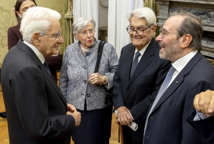 Il Presidente Sergio Mattarella con Mariapia Garavaglia, già deputata, Calogero Mannino, già deputato e Agostino Giovagnoli, Professore emerito presso l’Università Cattolica del Sacro Cuore, in occasione della cerimonia commemorativa del 25° anniversario della morte di Riccardo Misasi