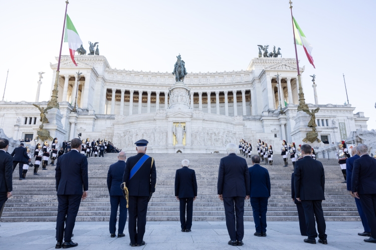 Il Presidente della Repubblica Sergio Mattarella in occasione della deposizione di una corona d’alloro sulla Tomba del Milite Ignoto nella ricorrenza della Giornata dell'Unità Nazionale e delle Forze Armate