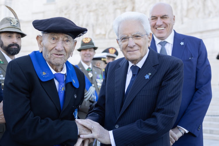 Il Presidente della Repubblica Sergio Mattarella in occasione della deposizione di una corona d’alloro sulla Tomba del Milite Ignoto nella ricorrenza della Giornata dell'Unità Nazionale e delle Forze Armate