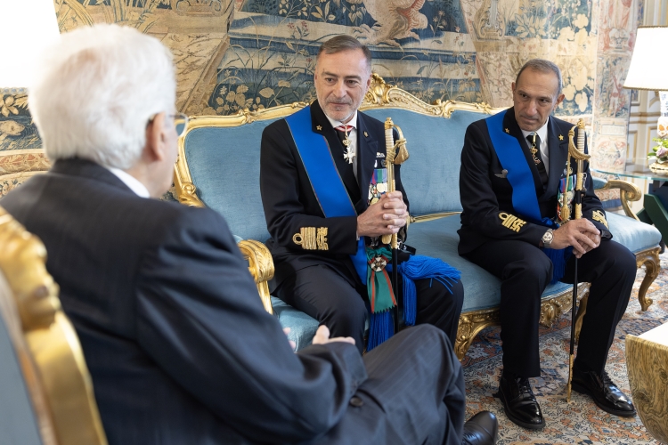 Il Presidente della Repubblica Sergio Mattarella con Enrico Credendino e con Giuseppe Berutti Bergotto Capo di Stato Maggiore della Marina Militare uscente ed entrante
