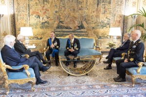 Il Presidente della Repubblica Sergio Mattarella con Enrico Credendino e con Giuseppe Berutti Bergotto Capo di Stato Maggiore della Marina Militare uscente ed entrante
