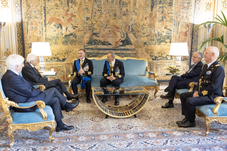 Il Presidente della Repubblica Sergio Mattarella con Enrico Credendino e con Giuseppe Berutti Bergotto Capo di Stato Maggiore della Marina Militare uscente ed entrante
