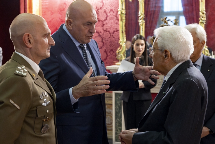 Il Presidente Sergio Mattarella con Guido Crosetto, Ministro della difesa e il Gen. Luciano Antonio Portolano, Capo di Stato Maggiore della difesa, in occasione del Giorno dell’Unità Nazionale e della Giornata delle Forze Armate