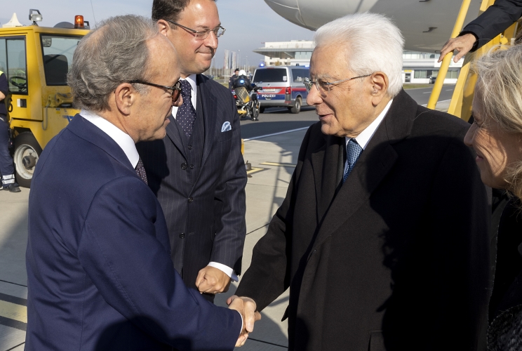 Il Presidente della Repubblica Sergio Mattarella accolto a Vienna dall'Ambasciatore Giovanni Pugliese