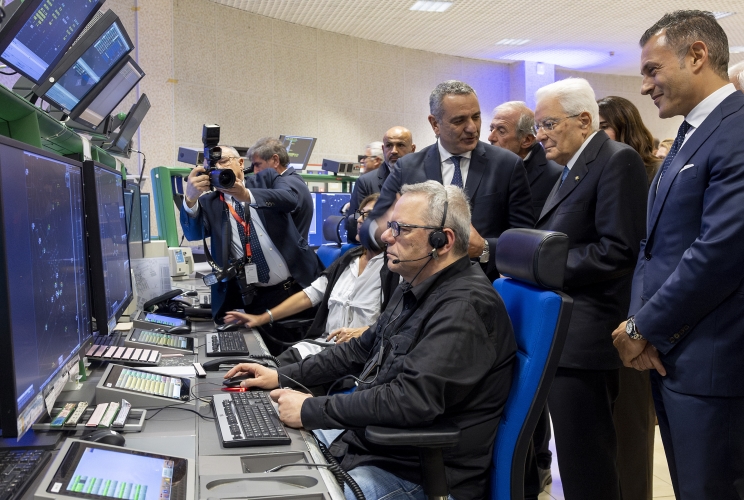 Il Presidente Sergio Mattarella nel corso della visita al Centro Radar A.C.C. (Area Control Center) di ENAV