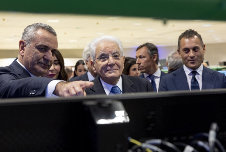 Il Presidente Sergio Mattarella nel corso della visita al Centro Radar A.C.C. (Area Control Center) di ENAV