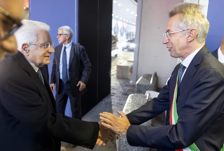 Il Presidente della Repubblica Sergio Mattarella con il Sindaco di Napoli Gaetano Manfredi, Presidente ANCI, alla cerimonia di apertura della 42^ Assemblea annuale ANCI – Associazione Nazionale Comuni Italiani – dal titolo “Insieme per il bene comune”