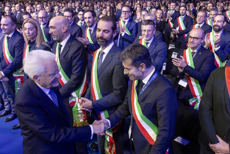 Il Presidente della Repubblica Sergio Mattarella alla cerimonia di apertura della 42^ Assemblea annuale ANCI – Associazione Nazionale Comuni Italiani – dal titolo “Insieme per il bene comune”