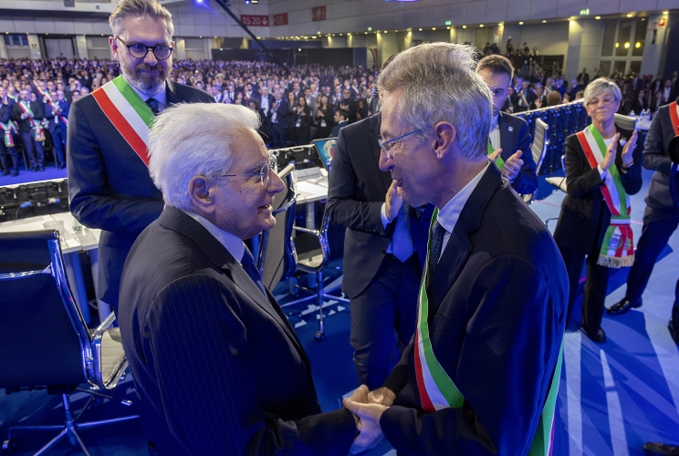 Il Presidente della Repubblica Sergio Mattarella con il Sindaco di Napoli Gaetano Manfredi, Presidente dell'ANCI, al termine della cerimonia di apertura della 42^ Assemblea annuale ANCI – Associazione Nazionale Comuni Italiani – dal titolo “Insieme per il bene comune”