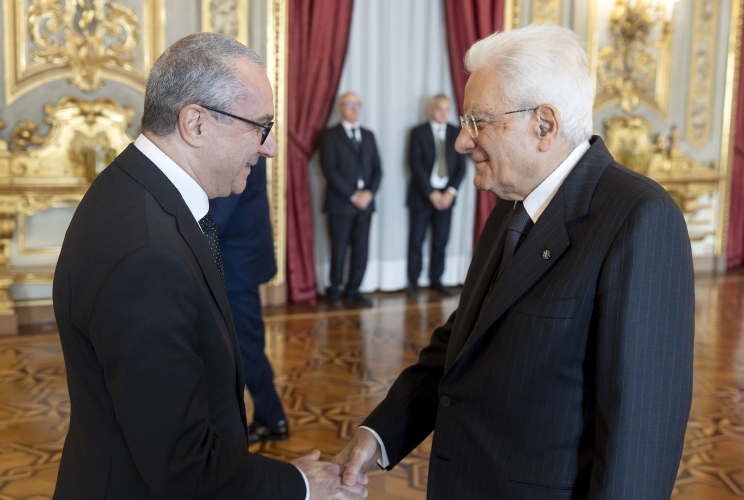 Il Presidente Sergio Mattarella con il Maestro Massimo Biscardi, Presidente-Sovrintendente dell’Accademia Nazionale di Santa Cecilia, in occasione dell'incontro con una delegazione dell'Accademia