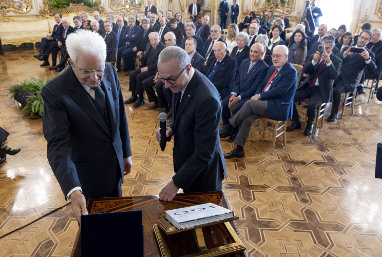 Il Presidente Sergio Mattarella con il Maestro Massimo Biscardi, Presidente-Sovrintendente dell’Accademia Nazionale di Santa Cecilia, in occasione dell'incontro con una delegazione dell'Accademia