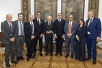Il Presidente Sergio Mattarella al termine dell'incontro con Marco Buttieri, Presidente di Federcasa, unitamente ad una delegazione
