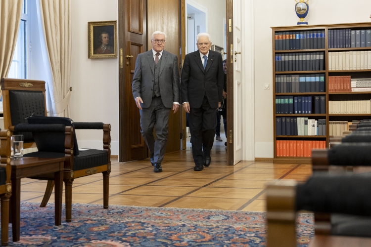 Il Presidente della Repubblica Sergio Mattarella con Frank-Walter Steinmeier, Presidente della Repubblica Federale di Germania in occasione della cerimonia di consegna del “Premio dei Presidenti”  
