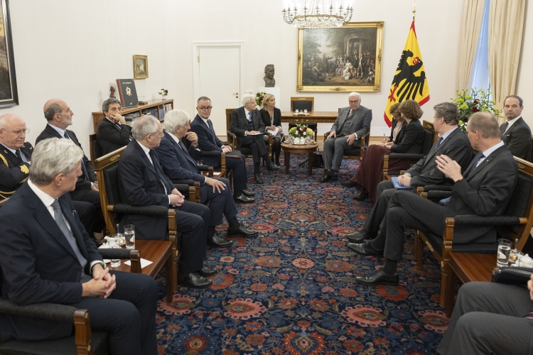 Il Presidente della Repubblica Sergio Mattarella con Frank-Walter Steinmeier, Presidente della Repubblica Federale di Germania in occasione della cerimonia di consegna del “Premio dei Presidenti”  
