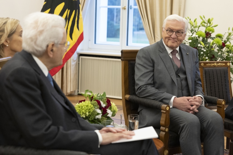 Il Presidente della Repubblica Sergio Mattarella con Frank-Walter Steinmeier, Presidente della Repubblica Federale di Germania in occasione della cerimonia di consegna del “Premio dei Presidenti”  
