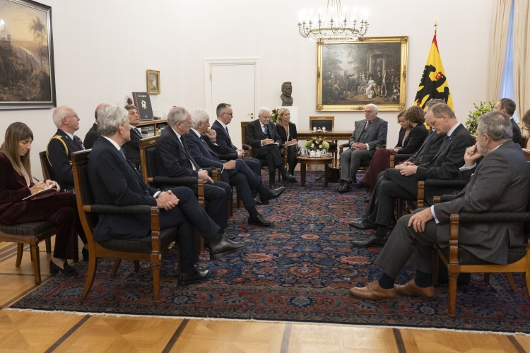 Il Presidente della Repubblica Sergio Mattarella con Frank-Walter Steinmeier, Presidente della Repubblica Federale di Germania in occasione della cerimonia di consegna del “Premio dei Presidenti”  
