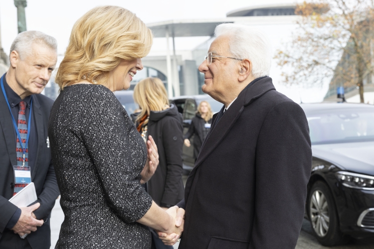 Il Presidente della Repubblica Sergio Mattarella a Palazzo del Reichstag accolto da Julia Klöckner Presidente del Bundestag
