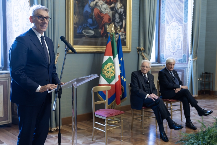 Il Presidente della Repubblica, Sergio Mattarella, in occasione dell'incontro con una delegazione dell'Ospedale Pediatrico Bambino Gesù di Roma, guidata dal Presidente Tiziano Onesti
