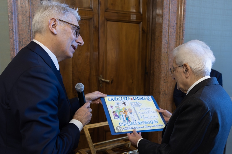 Il Presidente della Repubblica, Sergio Mattarella, in occasione dell'incontro con una delegazione dell'Ospedale Pediatrico Bambino Gesù di Roma, guidata dal Presidente Tiziano Onesti
