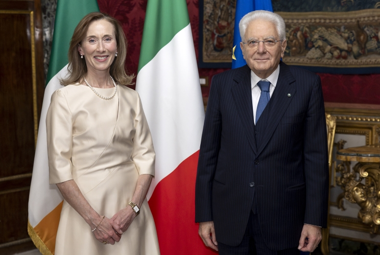 Il Presidente Sergio Mattarella con S.E. Elizabeth McCullough, nuovo Ambasciatore d’Irlanda, in occasione della Presentazione delle Lettere credenziali
