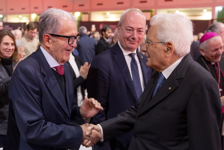 Il Presidente della Repubblica Sergio Mattarella con Romano Prodi,  in occasione dell'intervento all’Annual Meeting dei Medici con l’Africa CUAMM nel 75° dalla fondazione del Collegio Universitario Aspiranti e Medici Missionari (CUAMM)