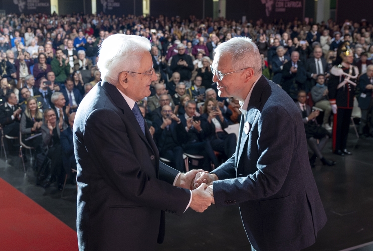 Il Presidente della Repubblica Sergio Mattarella con Dante Carraro, Direttore di Medici con l’Africa CUAMM, in occasione dell'intervento all’Annual Meeting dei Medici con l’Africa CUAMM nel 75° dalla fondazione del Collegio Universitario Aspiranti e Medici Missionari (CUAMM)