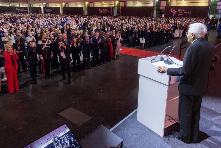 Il Presidente della Repubblica Sergio Mattarella rivolge il suo indirizzo di saluto in occasione dell'intervento all’Annual Meeting dei Medici con l’Africa CUAMM nel 75° dalla fondazione del Collegio Universitario Aspiranti e Medici Missionari (CUAMM)