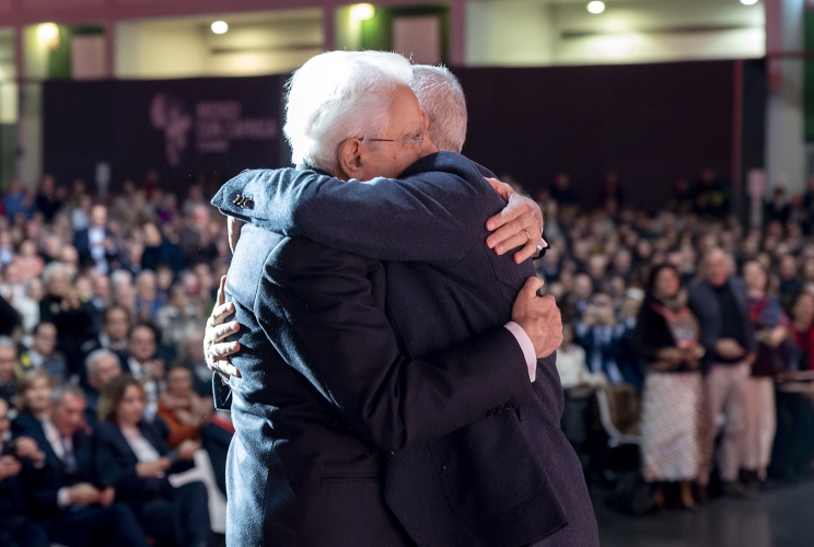 Il Presidente della Repubblica Sergio Mattarella con  Dante Carraro, Direttore di Medici con l’Africa CUAMM, in occasione dell'intervento all’Annual Meeting dei Medici con l’Africa CUAMM nel 75° dalla fondazione del Collegio Universitario Aspiranti e Medici Missionari (CUAMM)