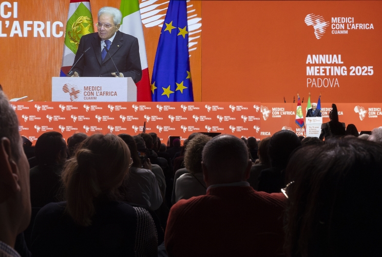 Il Presidente della Repubblica Sergio Mattarella rivolge il suo inidrizzo di saluto in occasione dell'intervento all’Annual Meeting dei Medici con l’Africa CUAMM nel 75° dalla fondazione del Collegio Universitario Aspiranti e Medici Missionari (CUAMM)