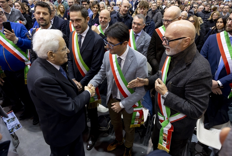 Il Presidente della Repubblica Sergio Mattarella saluta i Sindaci presenti all’Annual Meeting dei Medici con l’Africa CUAMM nel 75° dalla fondazione del Collegio Universitario Aspiranti e Medici Missionari (CUAMM)
