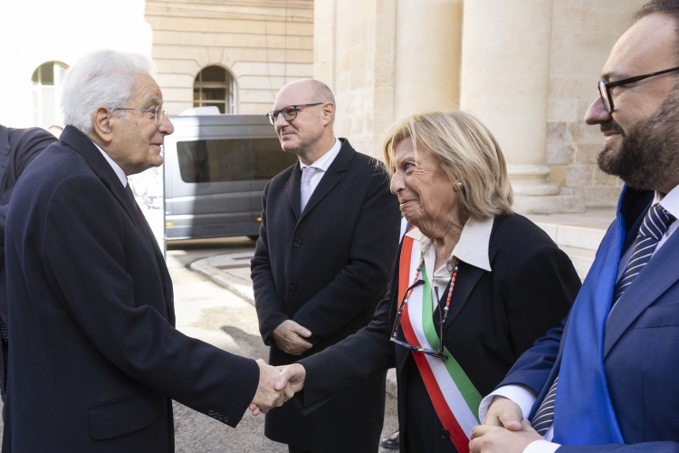 Il Presidente Mattarella accolto da Adriana Poli Bortone, Sindaco di Lecce, in occasione della 38^ Assemblea Nazionale delle Province d'Italia - UPI 
