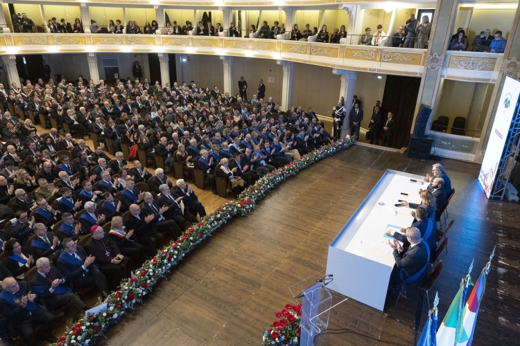 Il Presidente  Mattarella interviene alla cerimonia in occasione della 38^ Assemblea Nazionale delle Province d'Italia - UPI
